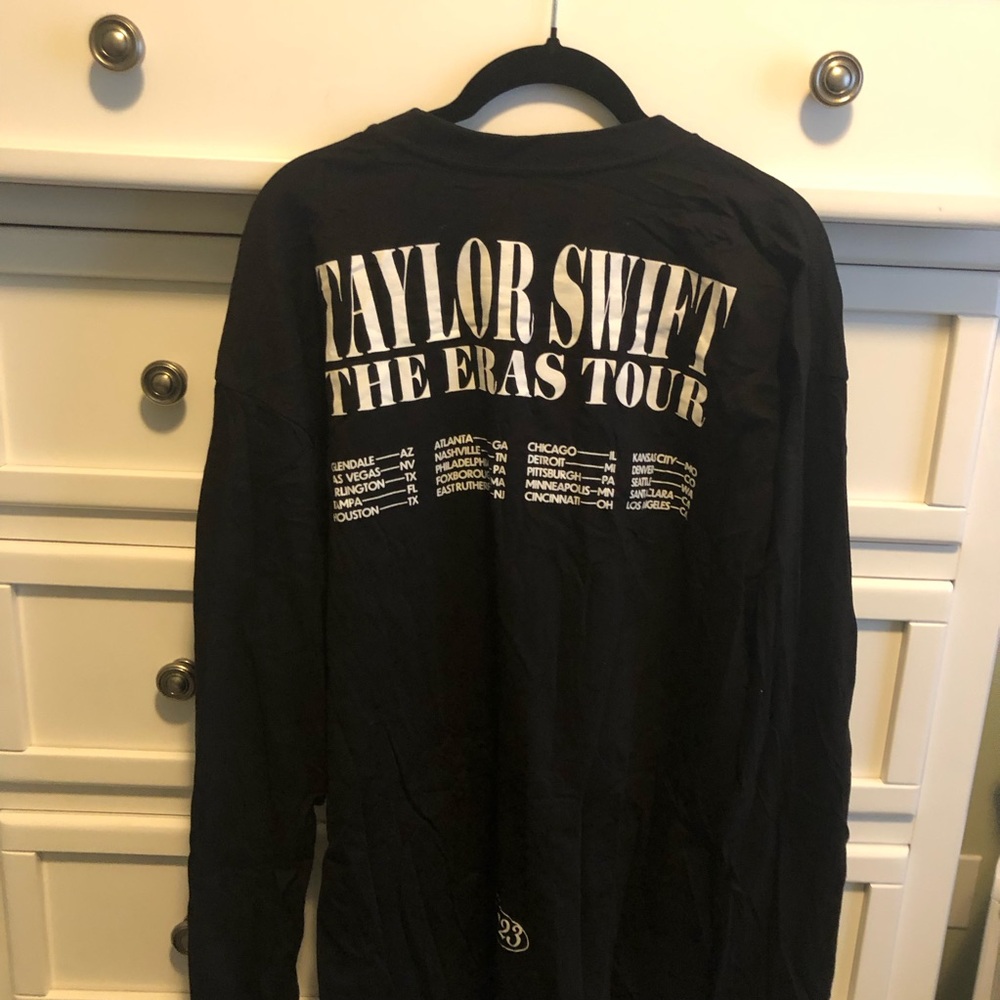 TAYLOR SWIFT | THE ERAS TOUR COLLAGE BLACK LONG SLEEVE
